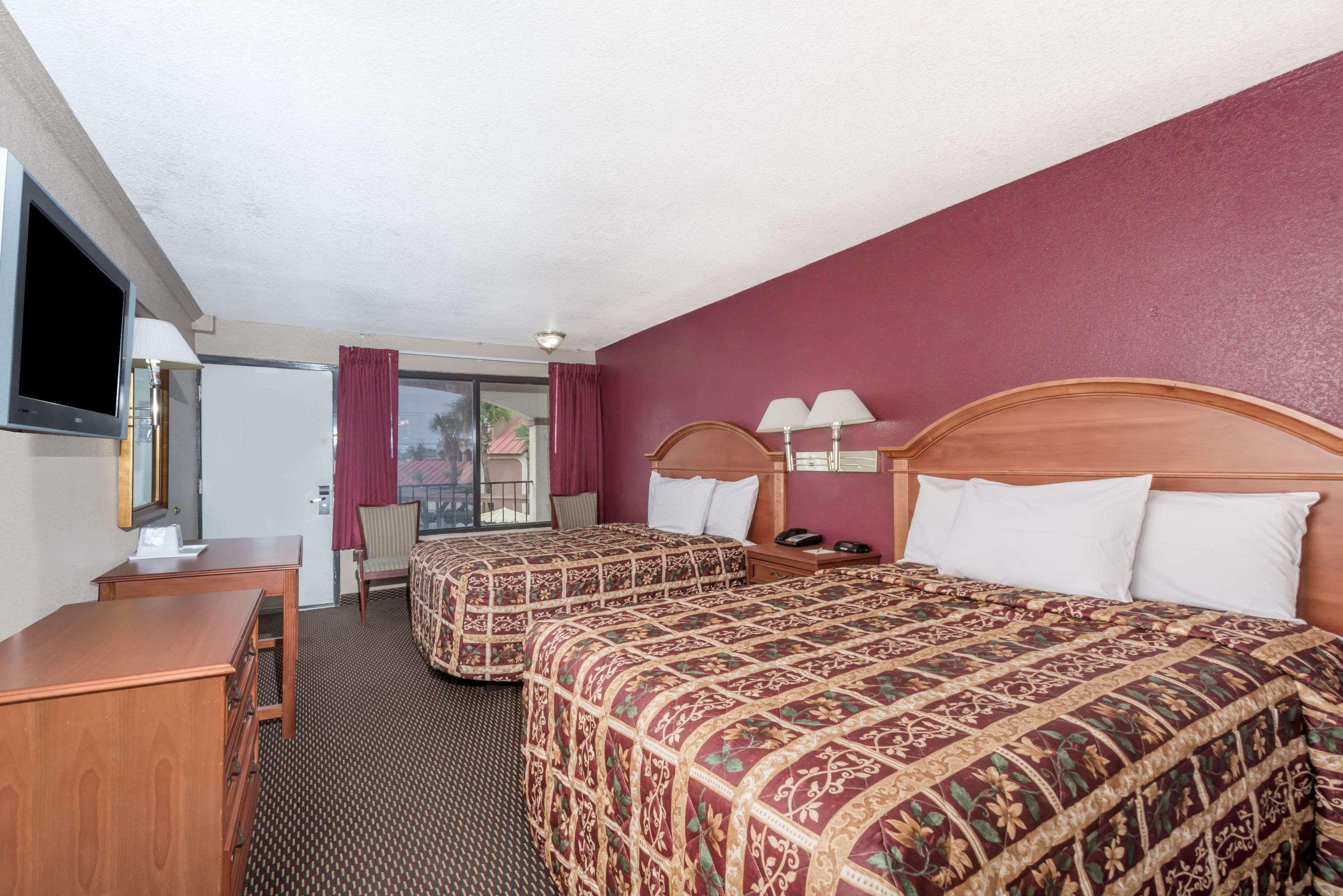 Days Inn By Wyndham San Antonio Splashtown/Att Center Екстер'єр фото