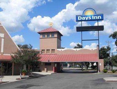Days Inn By Wyndham San Antonio Splashtown/Att Center Екстер'єр фото